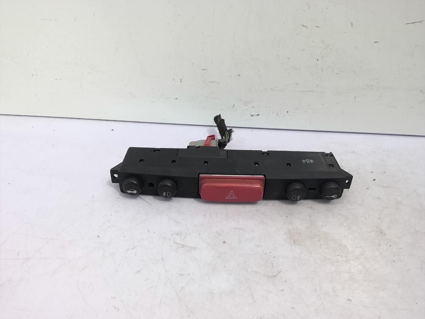 Bouton de warning ALFA ROMEO 147 PHASE 2 Diesel - 1