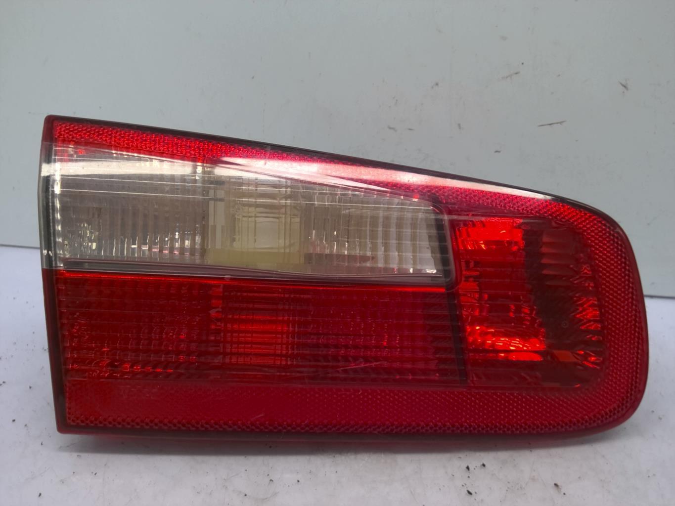 Feu arriere secondaire gauche (feux) RENAULT LAGUNA 2 PHASE 1 Essence - 1