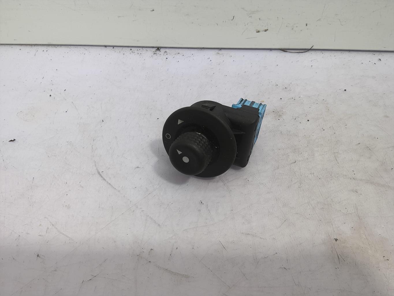 Commande retroviseurs CITROEN C3 PLURIEL PHASE 1 CABRIOLET Diesel - 1