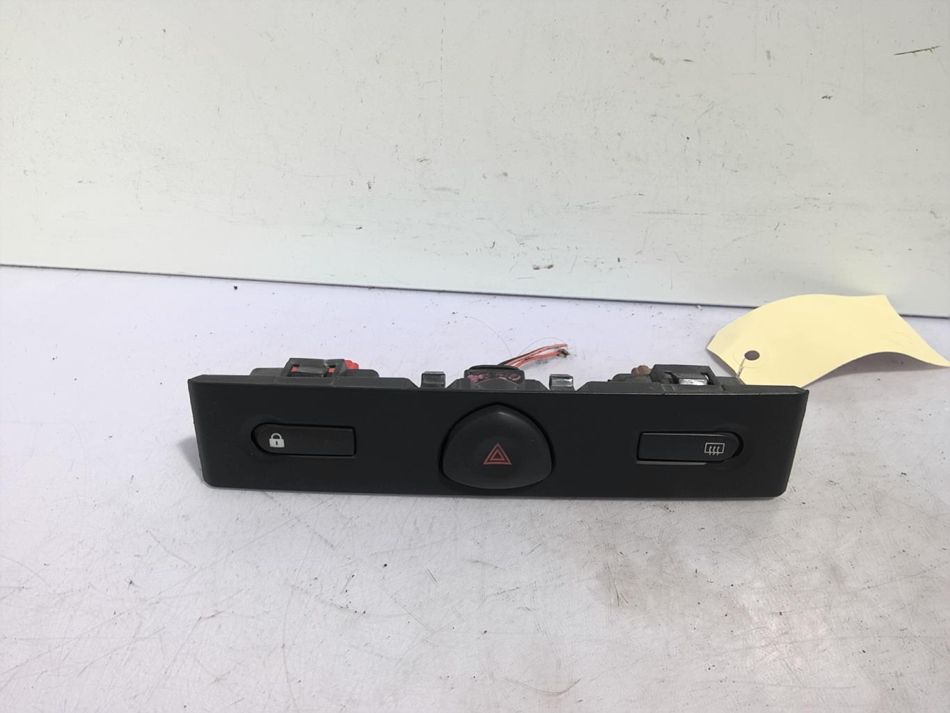 Bouton de warning RENAULT CLIO 2 PHASE 2 Essence - 1