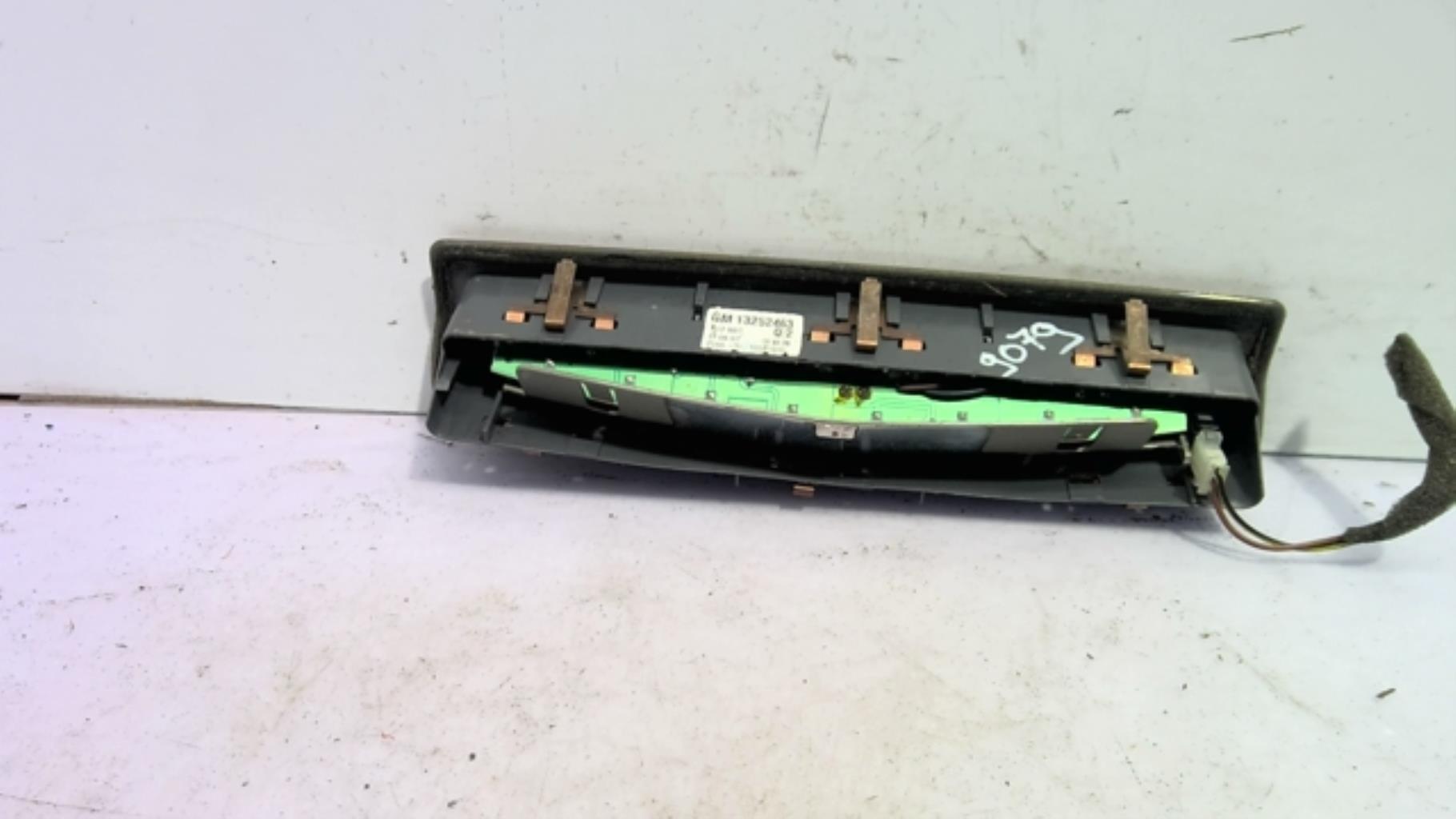 Feu arriere stop central OPEL ZAFIRA B PHASE 1 Diesel - 1