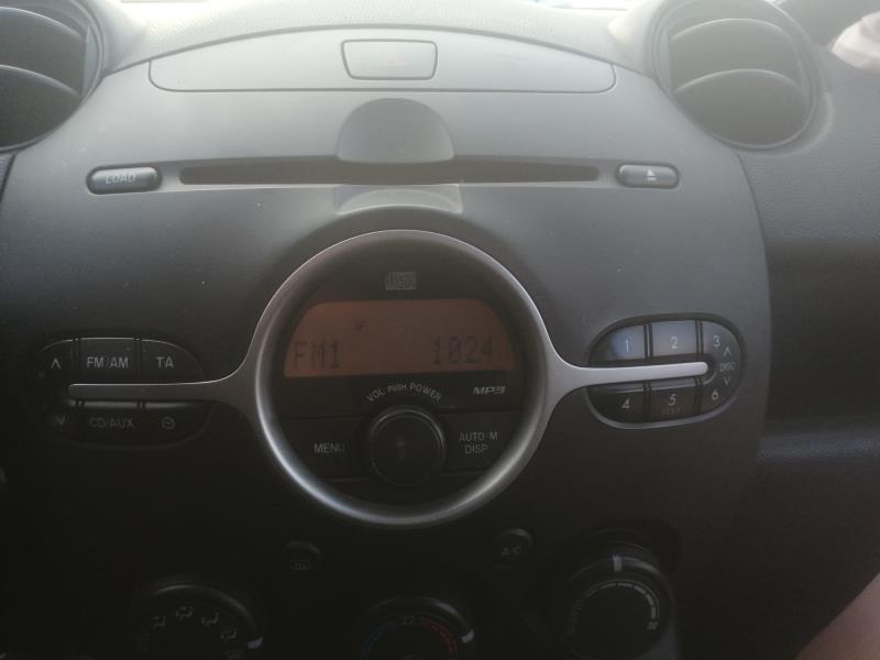 Bouton de warning MAZDA 2 2 PHASE 1 Essence - 1