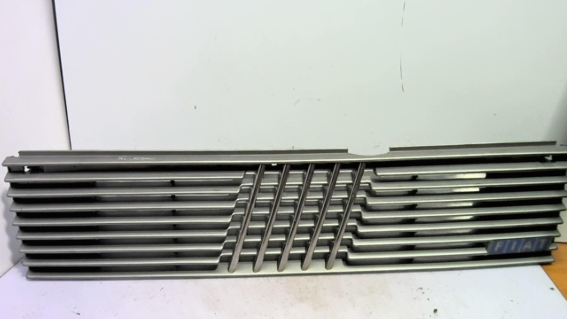 Calandre FIAT UNO PHASE 1 Essence - 1