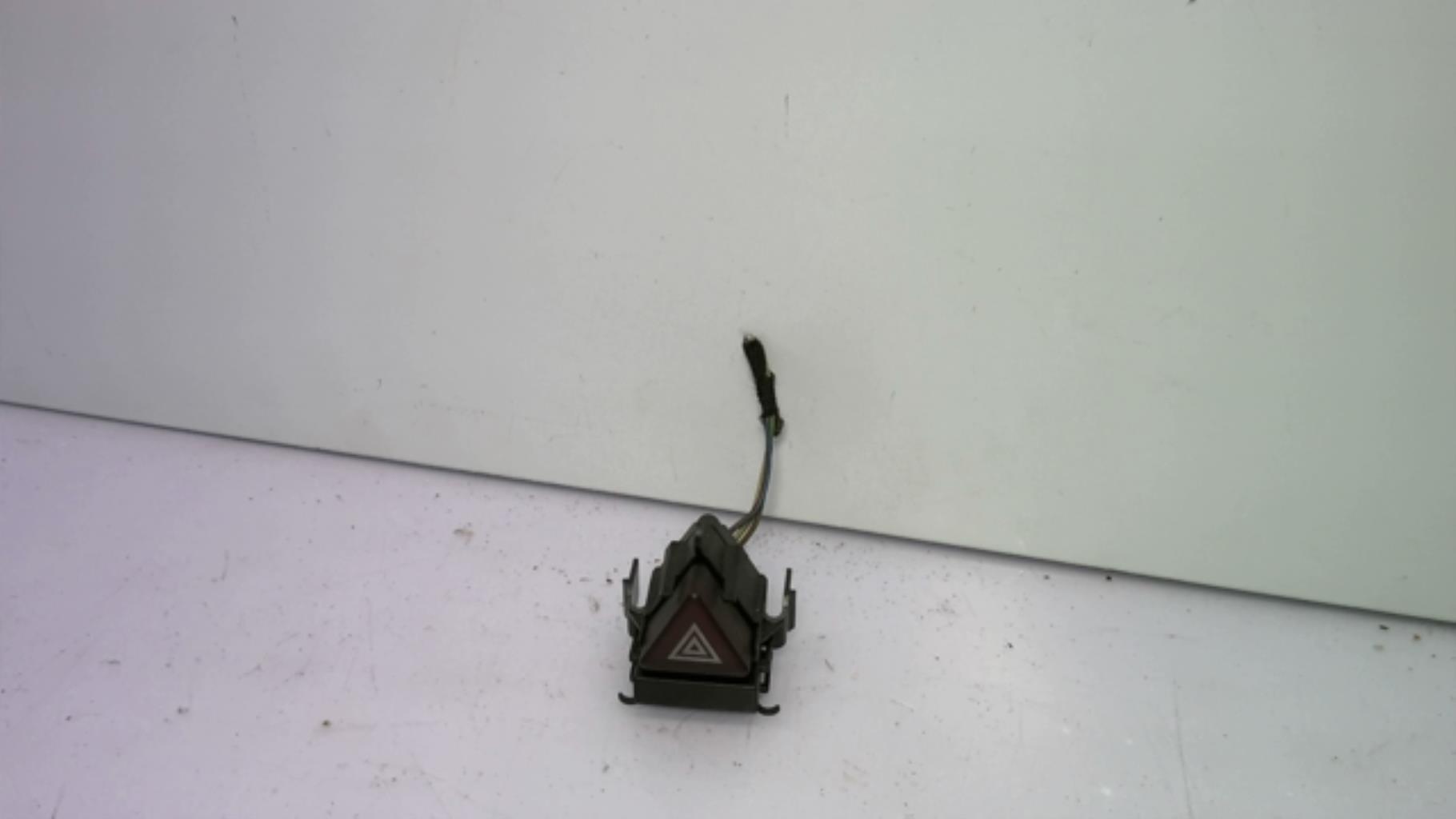Bouton de warning MERCEDES CLASSE B 245 PHASE 1 Diesel - 1