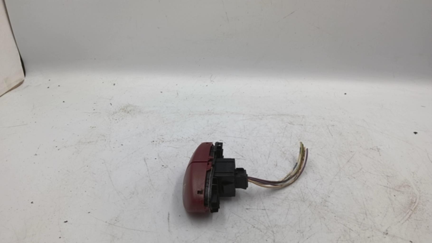 Bouton de warning PEUGEOT 206  - 1
