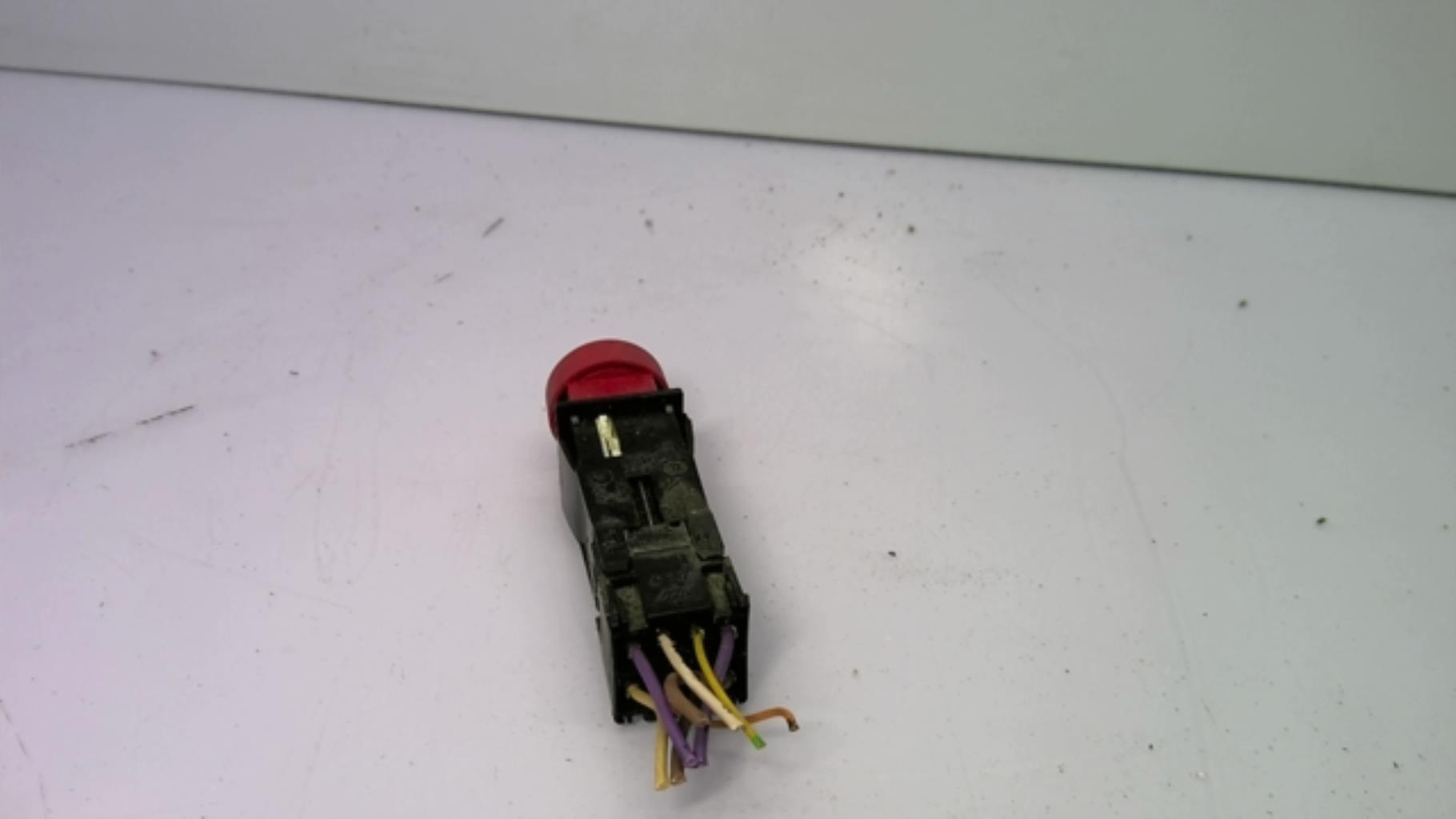 Bouton de warning PEUGEOT 306 PHASE 2 Diesel - 1