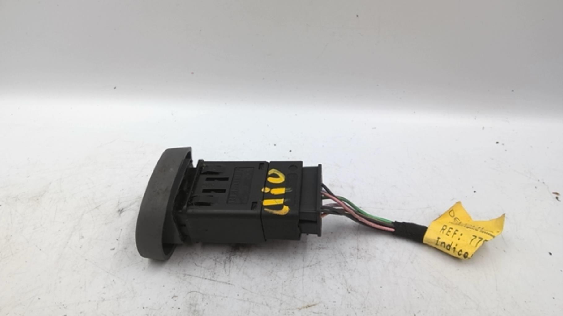 Bouton de warning RENAULT CLIO 2 PHASE 1 Essence - 1