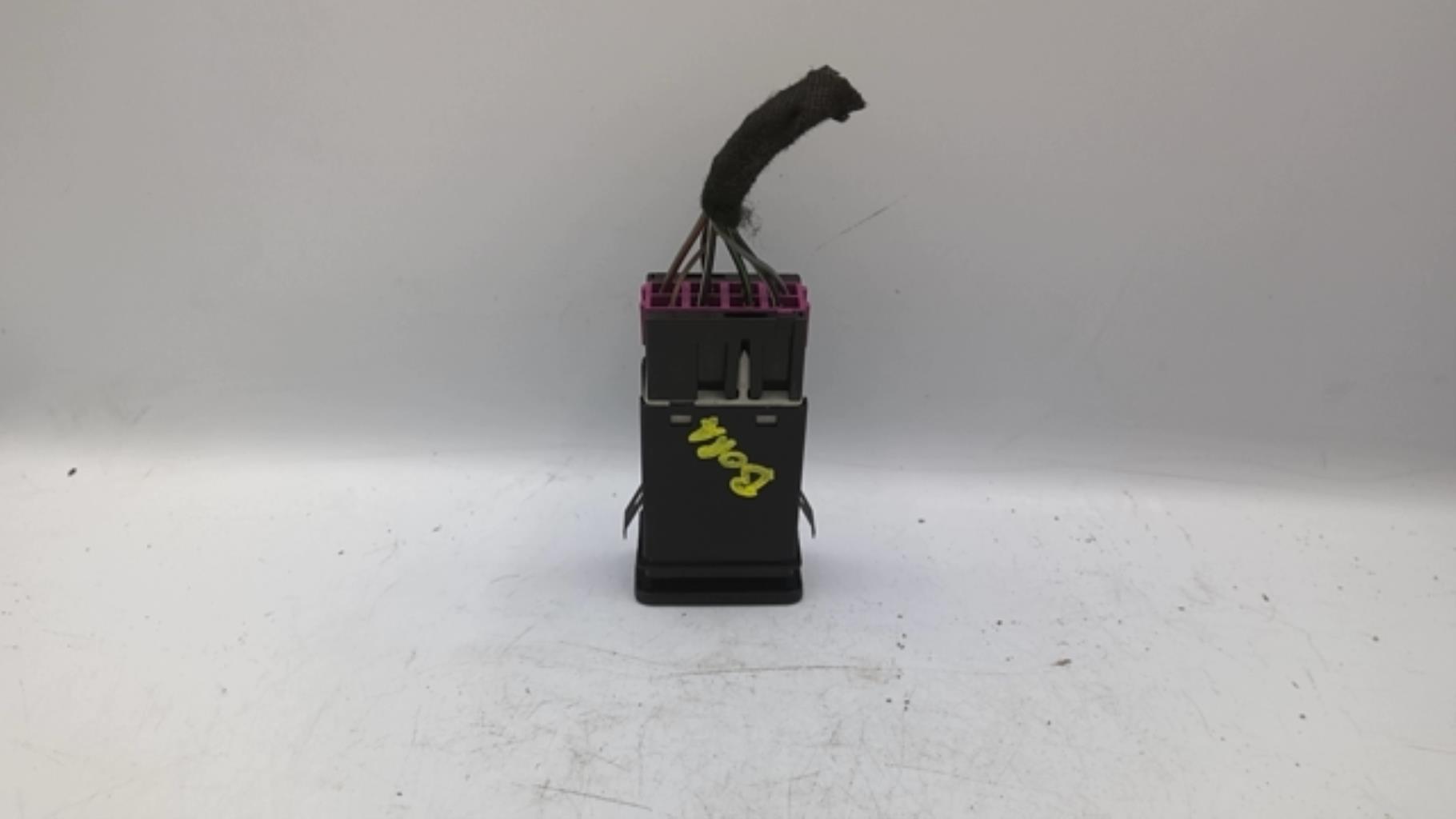 Bouton de warning VOLKSWAGEN BORA Essence - 1