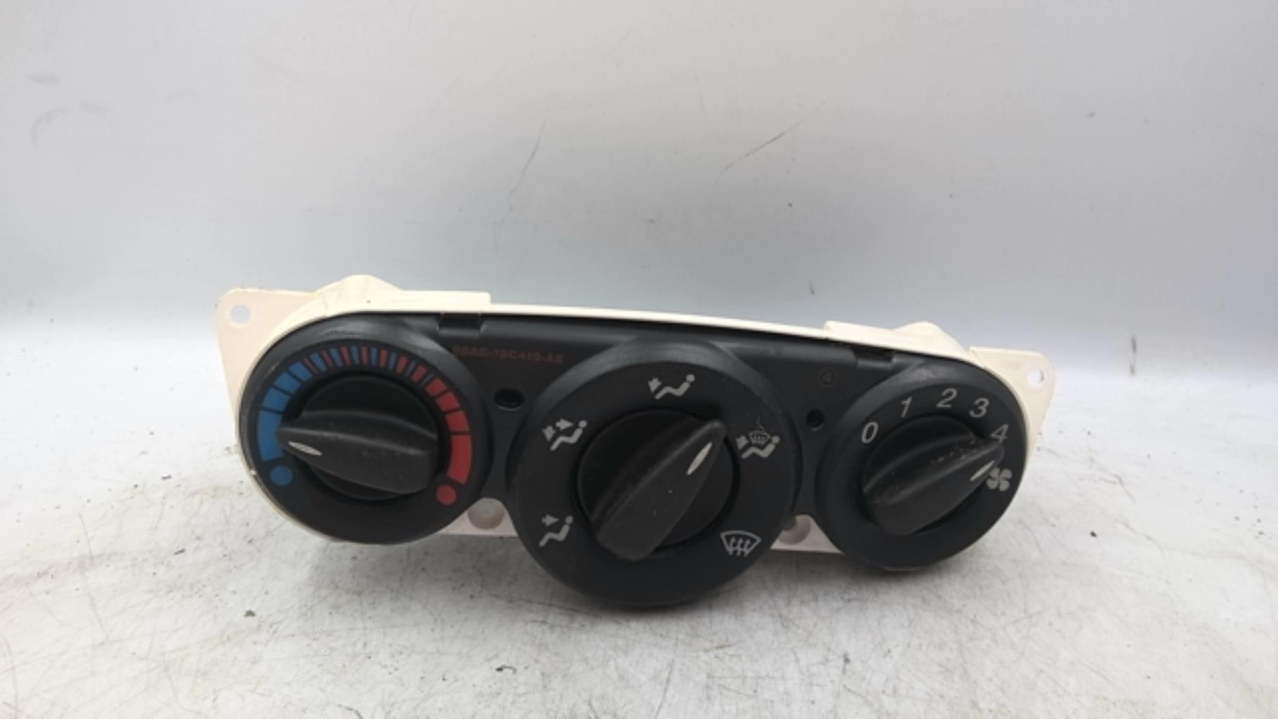Commande chauffage FORD FOCUS 1 Essence - 1