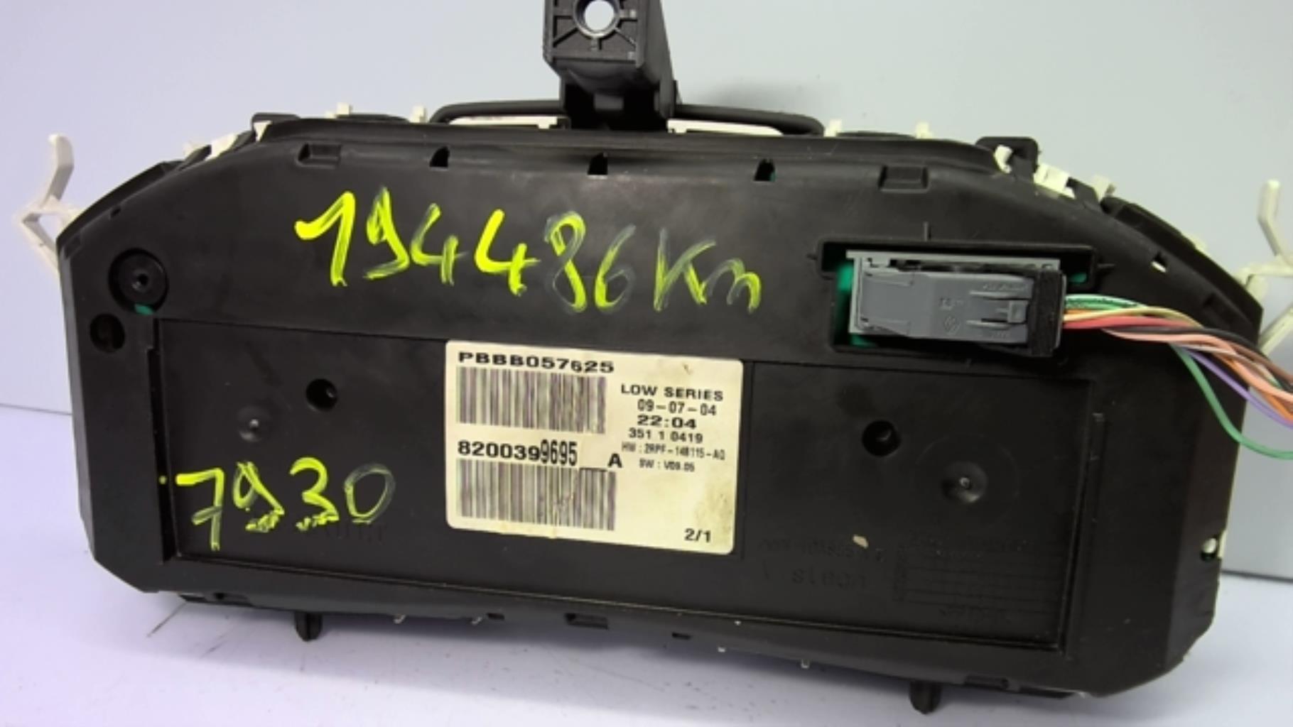 Compteur RENAULT MEGANE 2 PHASE 1 BREAK Diesel - 1