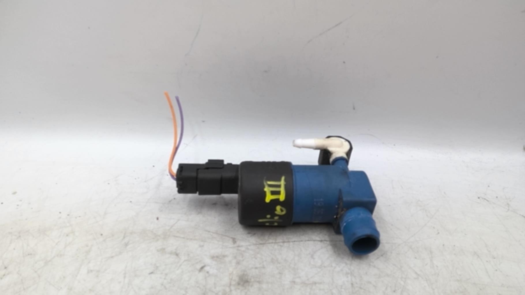 Pompe lave glace arriere RENAULT CLIO 3 PHASE 1 Essence - 1