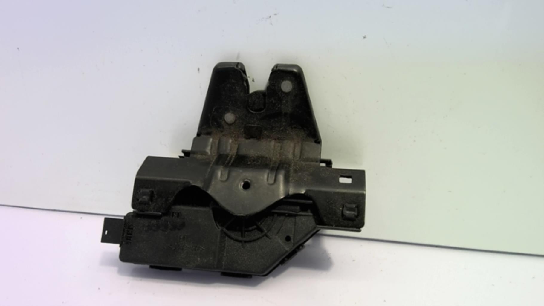 Serrure de coffre BMW SERIE 3 E46 COUPE PHASE 2 Diesel - 1