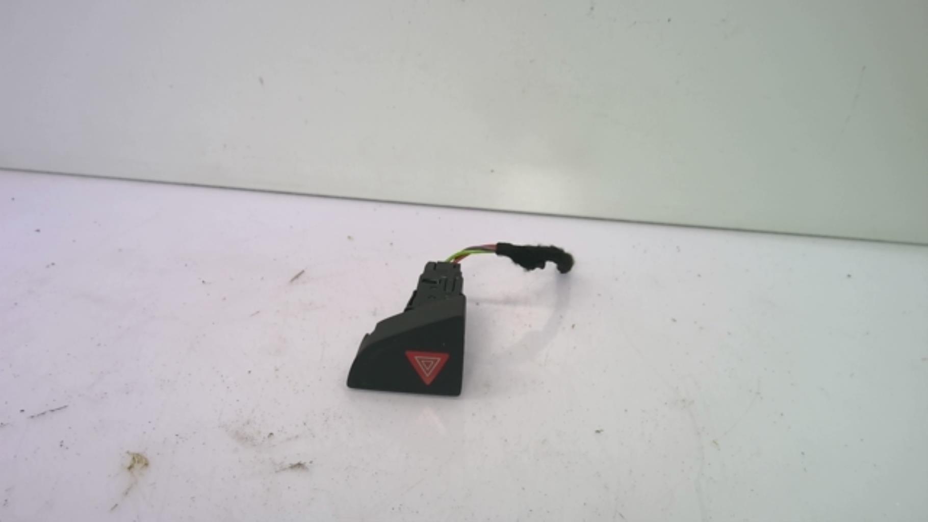 Bouton de warning CITROEN C5 2 BREAK Diesel - 1