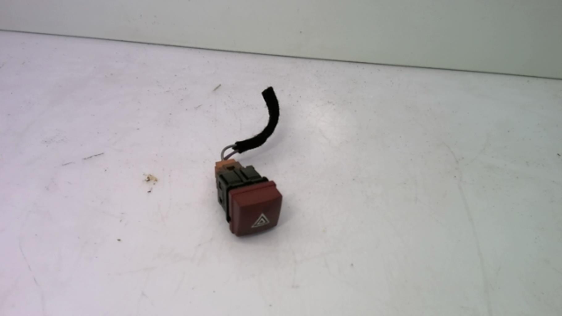 Bouton de warning PEUGEOT 207 PHASE 1 Diesel - 1