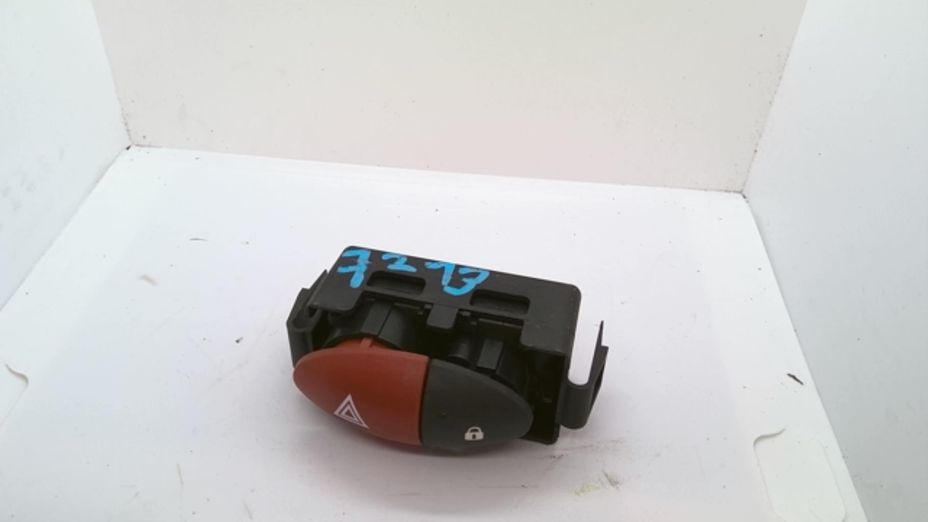 Bouton de warning RENAULT TWINGO 2 PHASE 1 Essence - 1