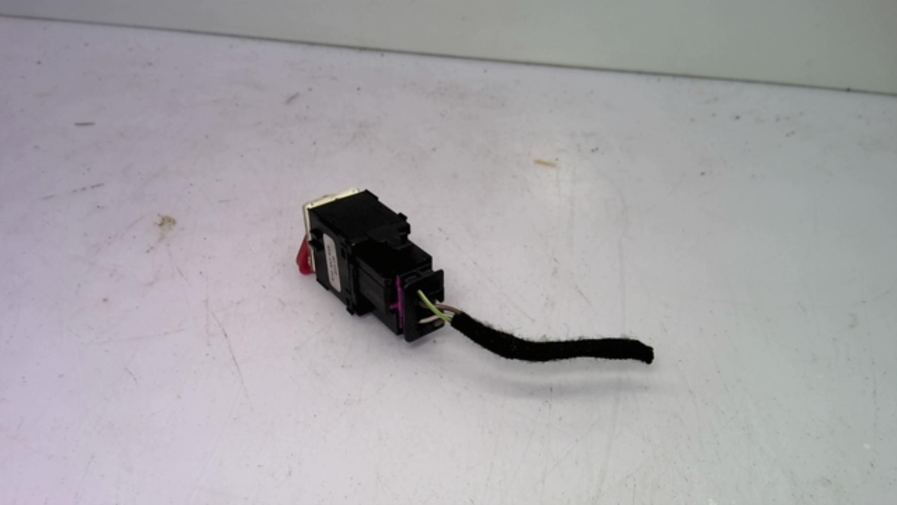 Bouton de warning SKODA FABIA 1 PHASE 2 Diesel - 1