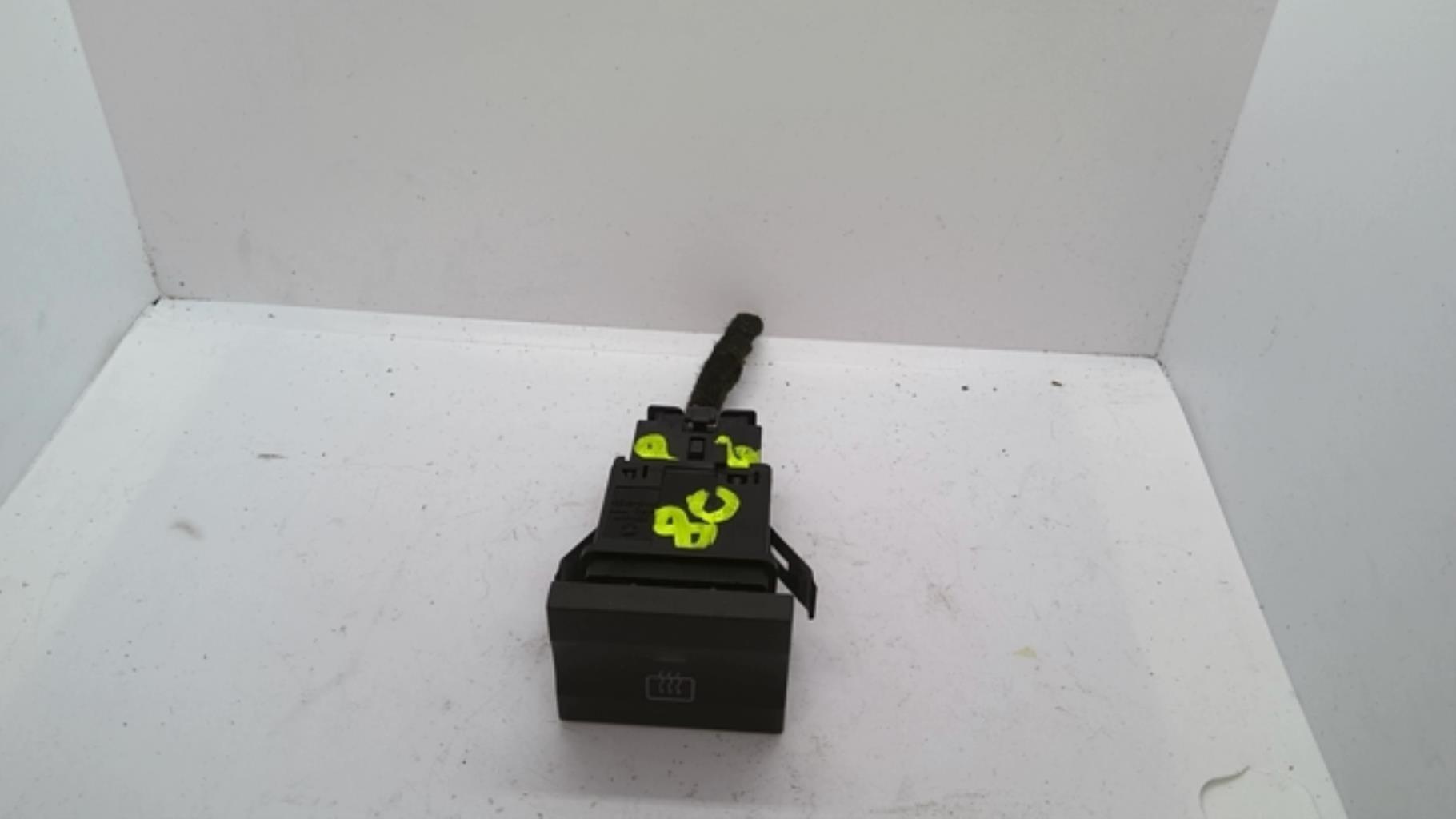 Commande degivrage lunette arriere SKODA FABIA 1 PHASE 2 Diesel - 1
