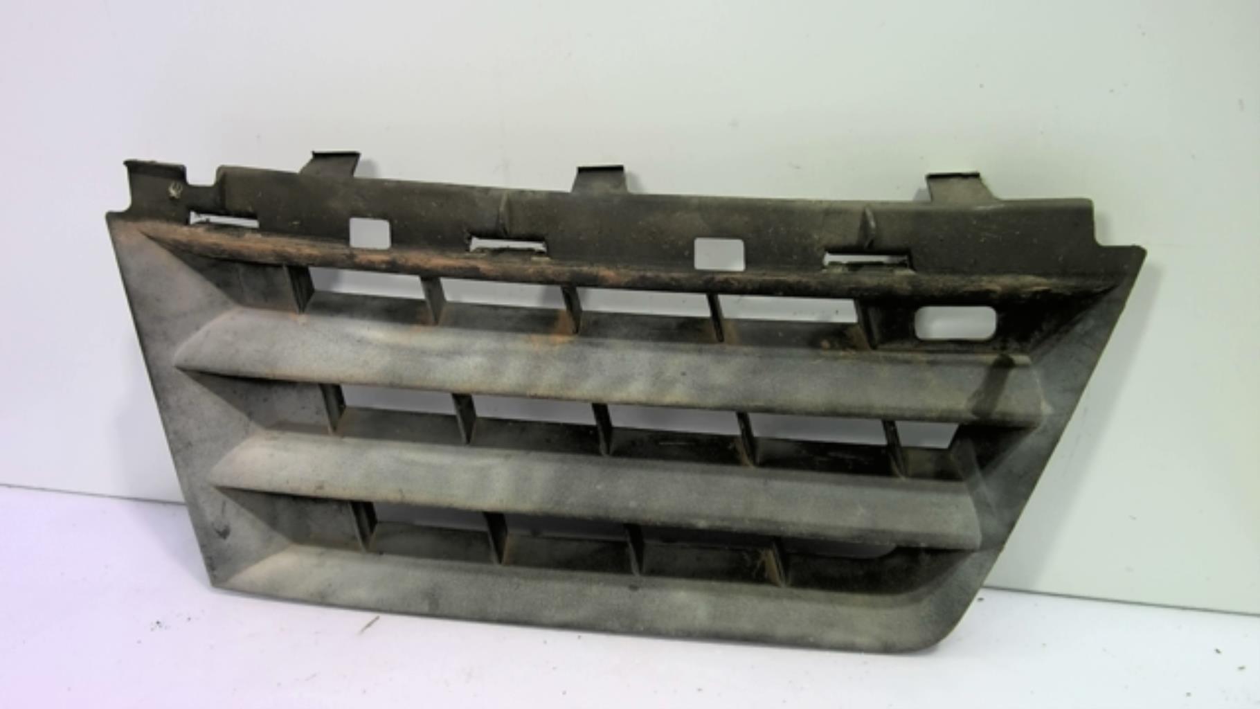 Grille de calandre droite RENAULT SCENIC 2 PHASE 1 Diesel - 1