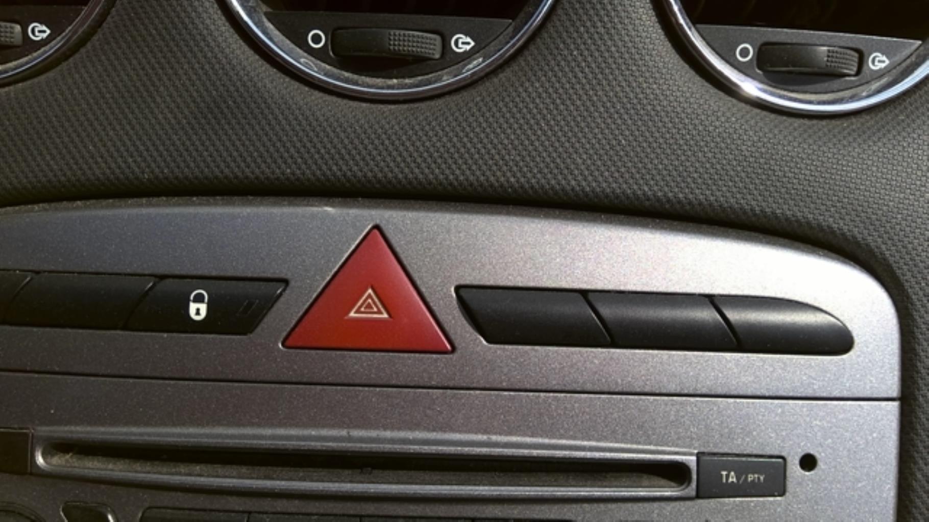 Bouton de warning PEUGEOT 308 1 PHASE 1 Diesel - 1
