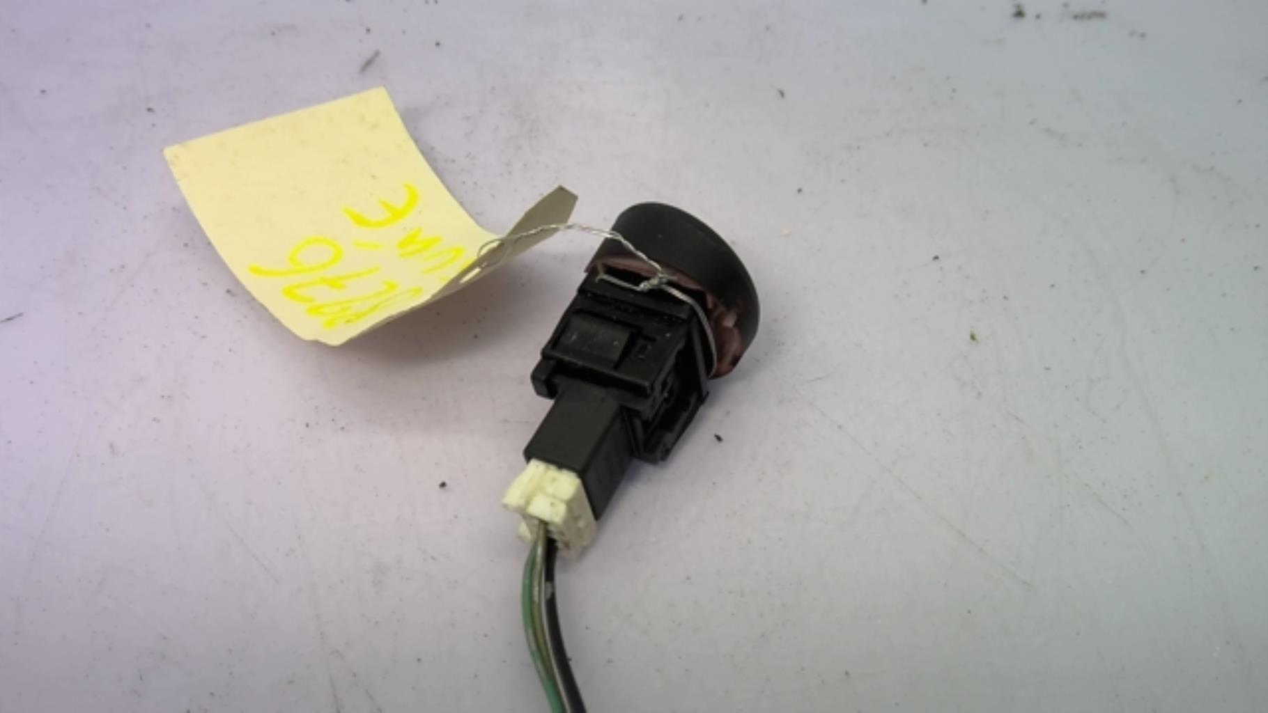 Bouton de warning NISSAN JUKE 1 PHASE 1 Diesel - 1