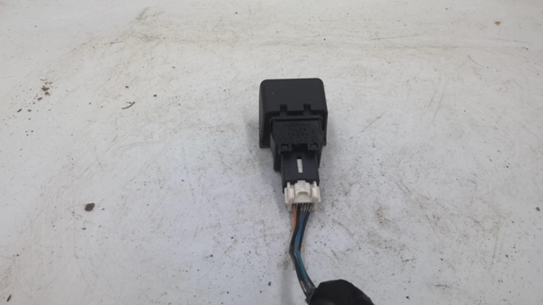 Bouton de warning NISSAN MICRA 3 PHASE 2 Diesel - 1
