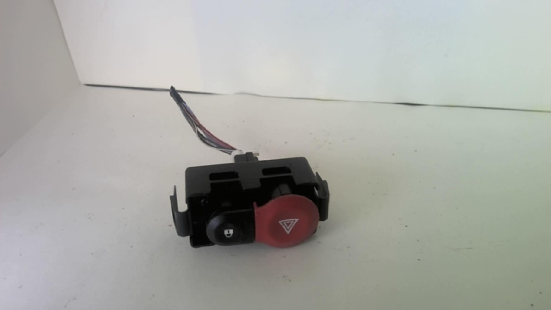 Bouton de warning RENAULT CLIO 3 PHASE 2 Diesel - 1