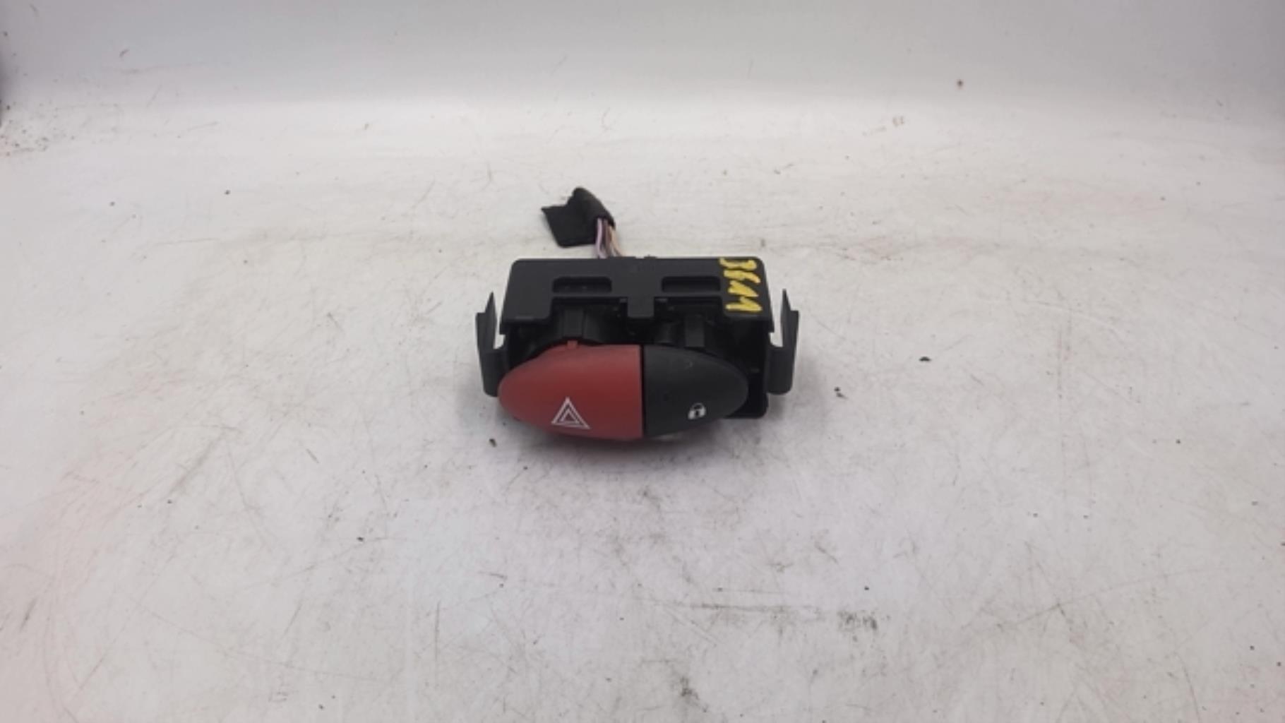 Bouton de warning RENAULT TWINGO 2 PHASE 2 Diesel - 1