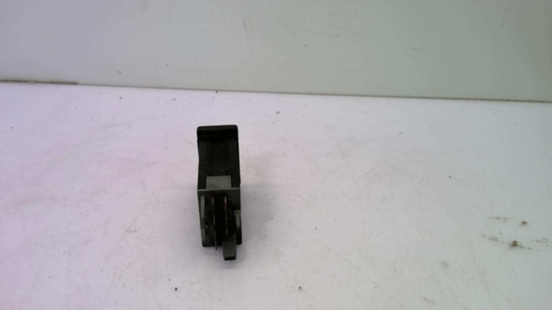 Bouton de warning VOLKSWAGEN PASSAT 4 PHASE 2 Diesel - 1