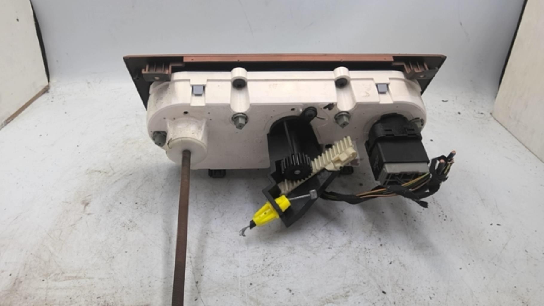 Commande chauffage FORD FIESTA 5 PHASE 2 Diesel - 1