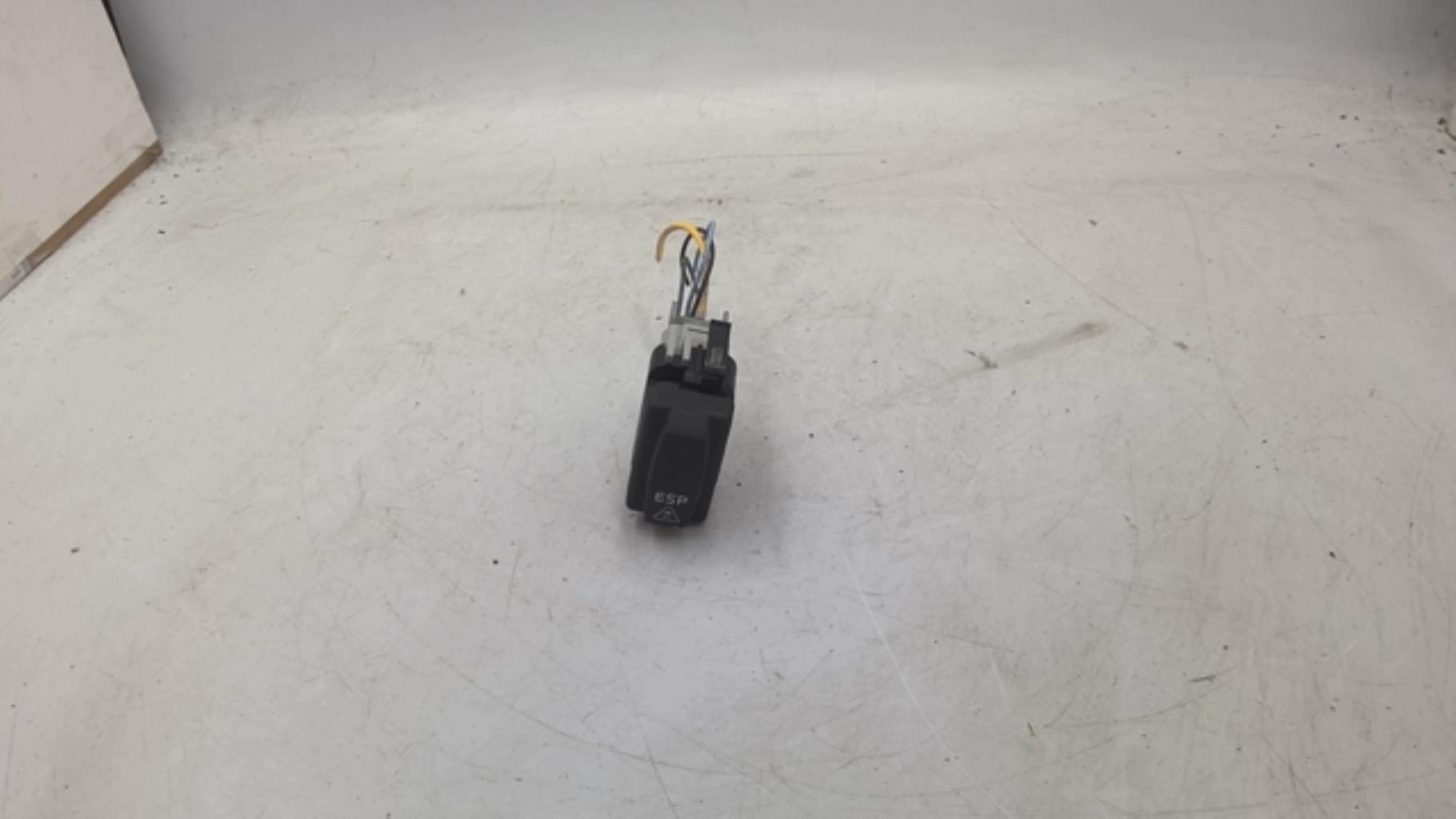 Bouton/Interrupteur RENAULT CLIO 2 PHASE 2 Essence - 1
