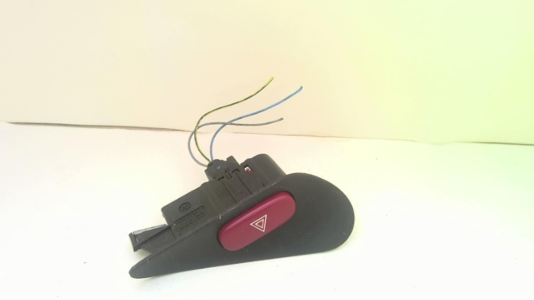 Bouton de warning PEUGEOT 406 PHASE 2 Diesel - 1