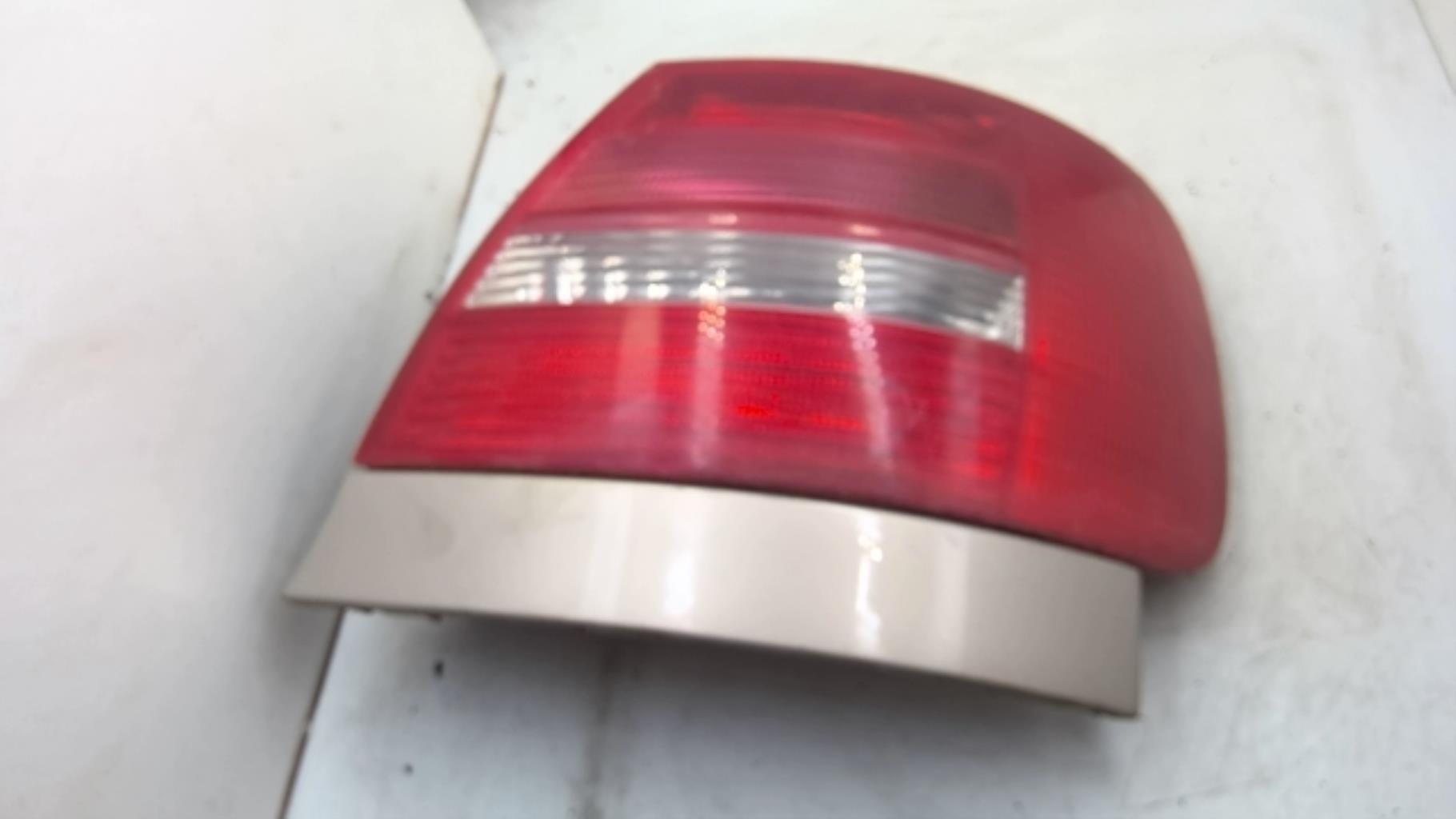 Feu arriere principal droit (feux) AUDI A4 1 PHASE 2 Diesel - 1