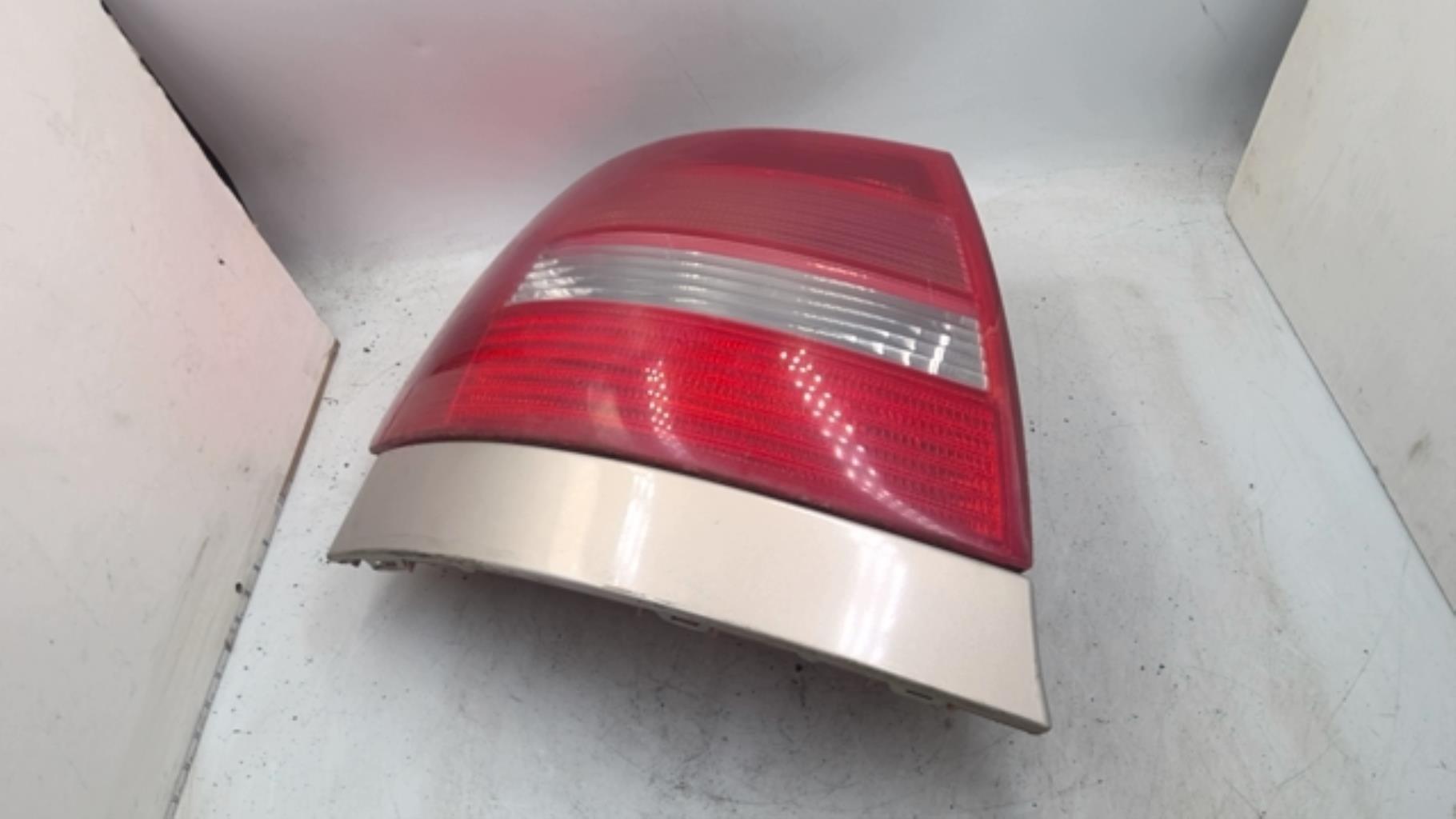 Feu arriere principal gauche (feux) AUDI A4 1 PHASE 2 Diesel - 1