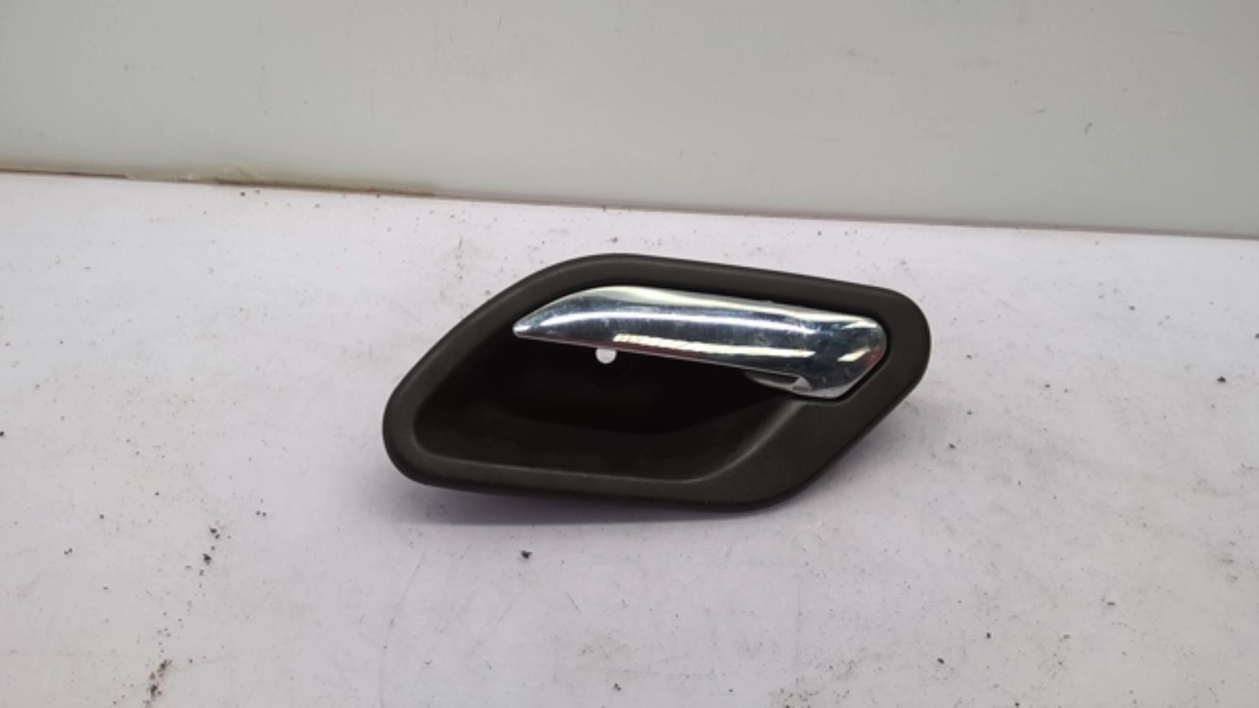 Poignee interieur avant gauche BMW SERIE 5 E39 TOURING PHASE 2 BREAK Diesel - 1