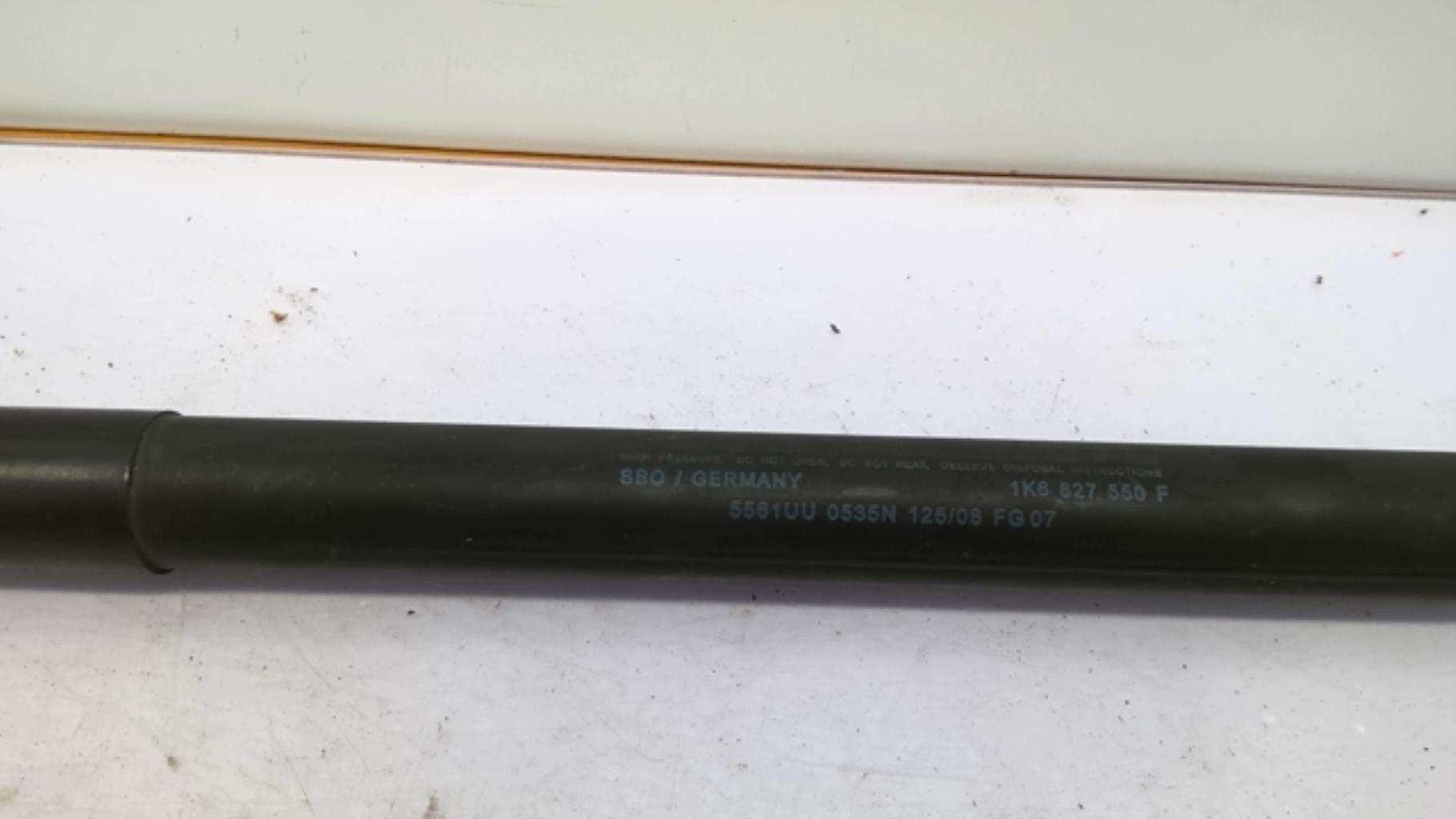 Verin de coffre VOLKSWAGEN GOLF 5 Diesel - 1