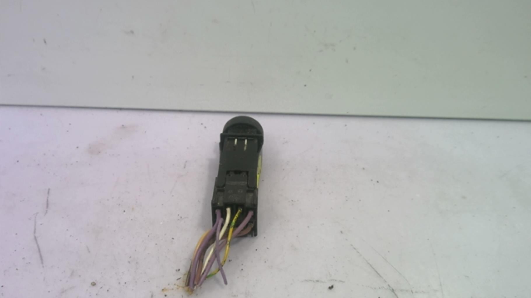 Bouton de warning PEUGEOT 306 PHASE 1 Essence - 1