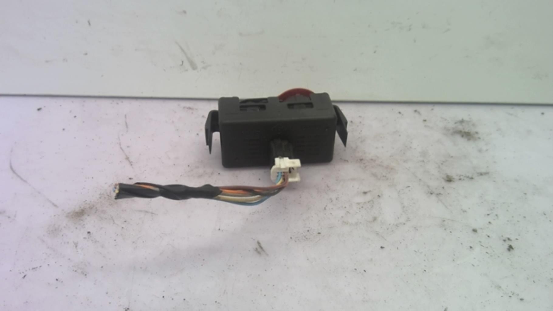 Bouton de warning RENAULT CLIO 3 PHASE 2 Diesel - 1