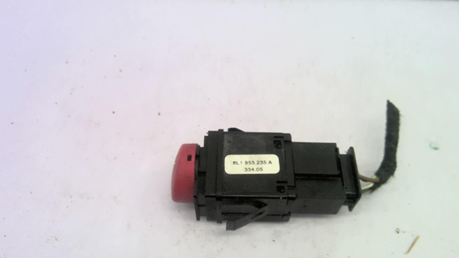 Bouton de warning SEAT IBIZA 3 PHASE 1 Diesel - 1