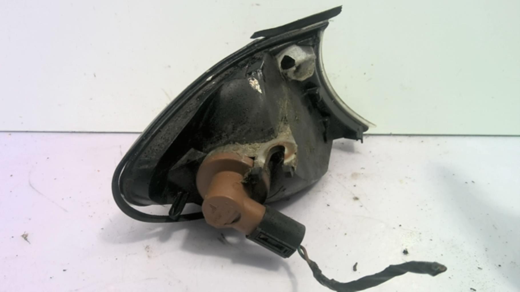 Optique avant secondaire gauche (feux)(clignotant) BMW SERIE 3 E46 PHASE 2 Diesel - 1
