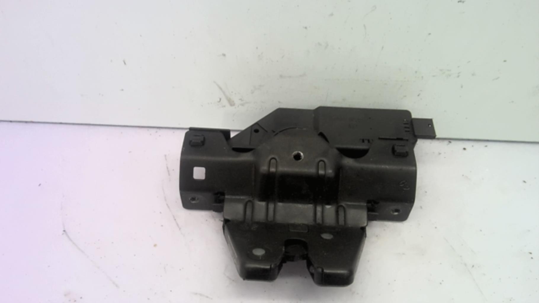 Serrure de coffre BMW SERIE 3 E46 PHASE 2 Diesel - 1