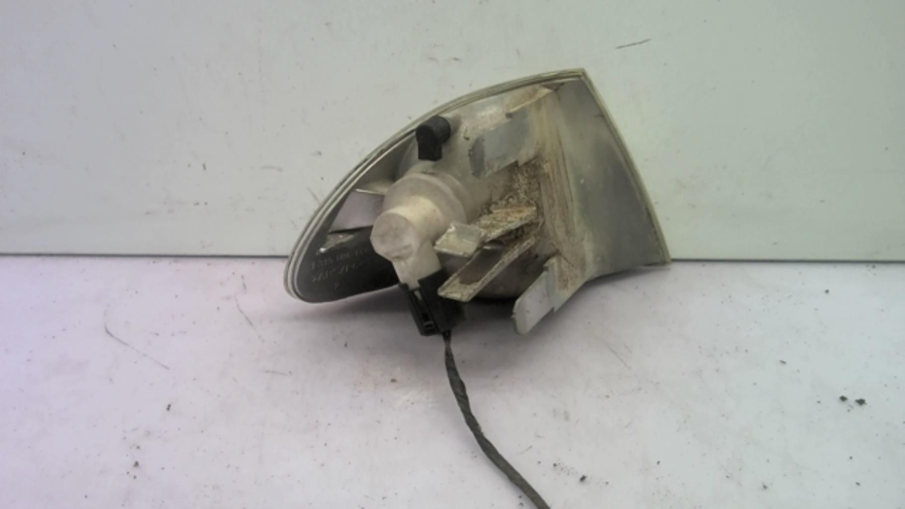 Optique avant secondaire gauche (feux)(clignotant) BMW SERIE 3 E46 PHASE 2 Diesel - 1