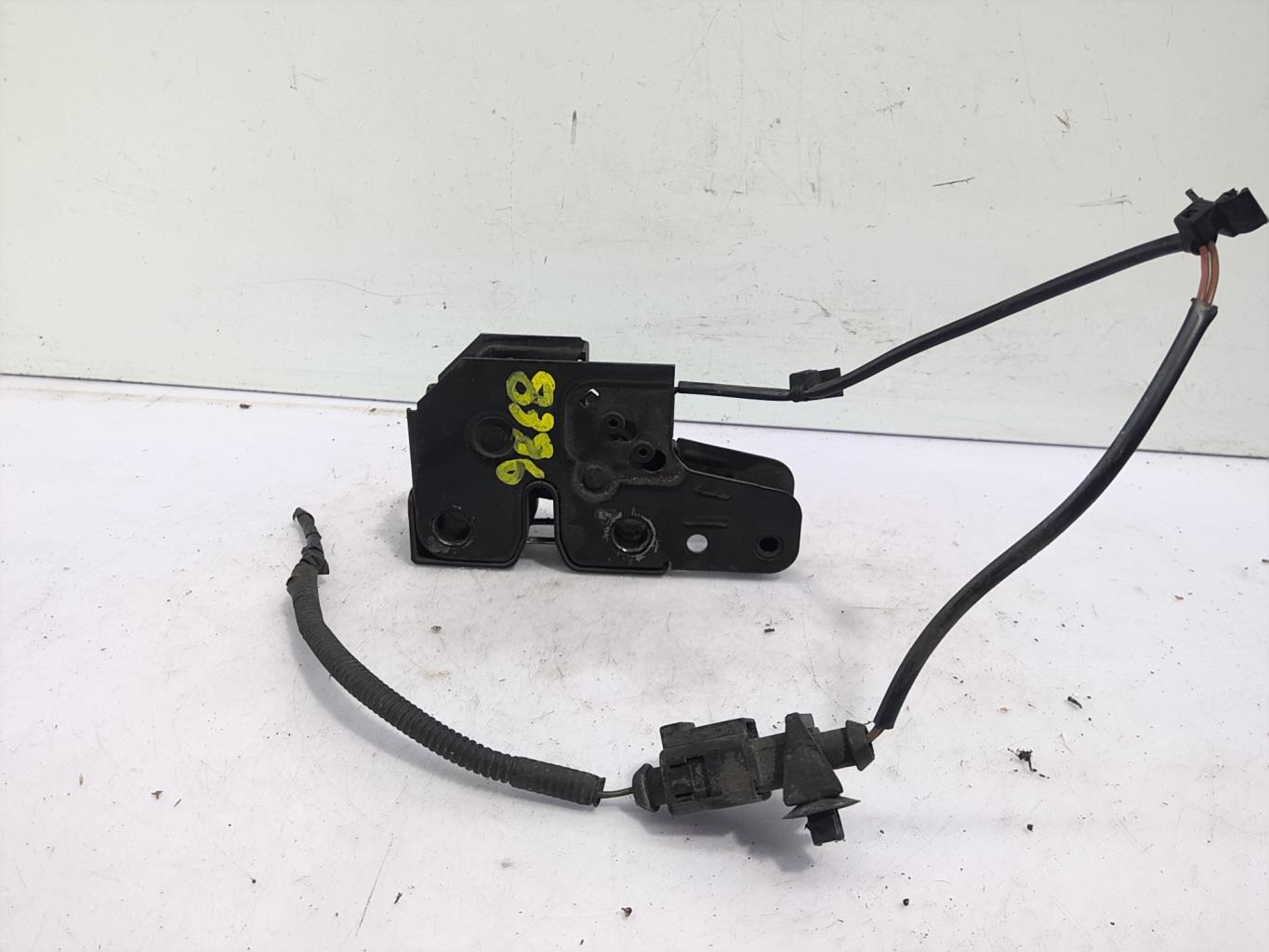 Serrure de capot VOLKSWAGEN POLO 4 PHASE 2 Diesel - 1