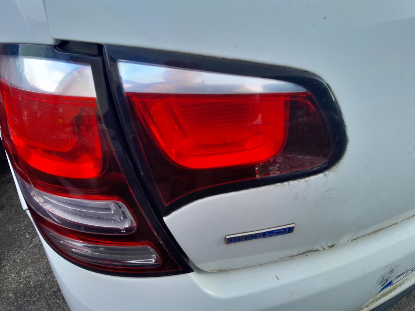 Feu arriere secondaire gauche (feux) CITROEN C3 2 PHASE 2 Diesel - 1