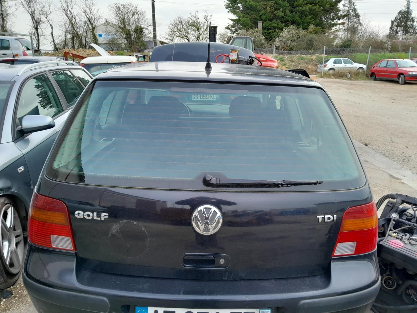 Verin de coffre VOLKSWAGEN GOLF 4 Diesel - 1