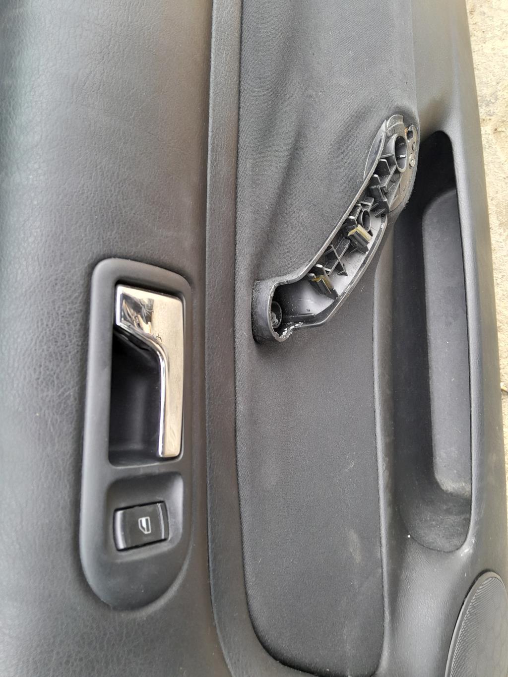 Poignee interieur avant droit VOLKSWAGEN GOLF 4 Diesel - 1