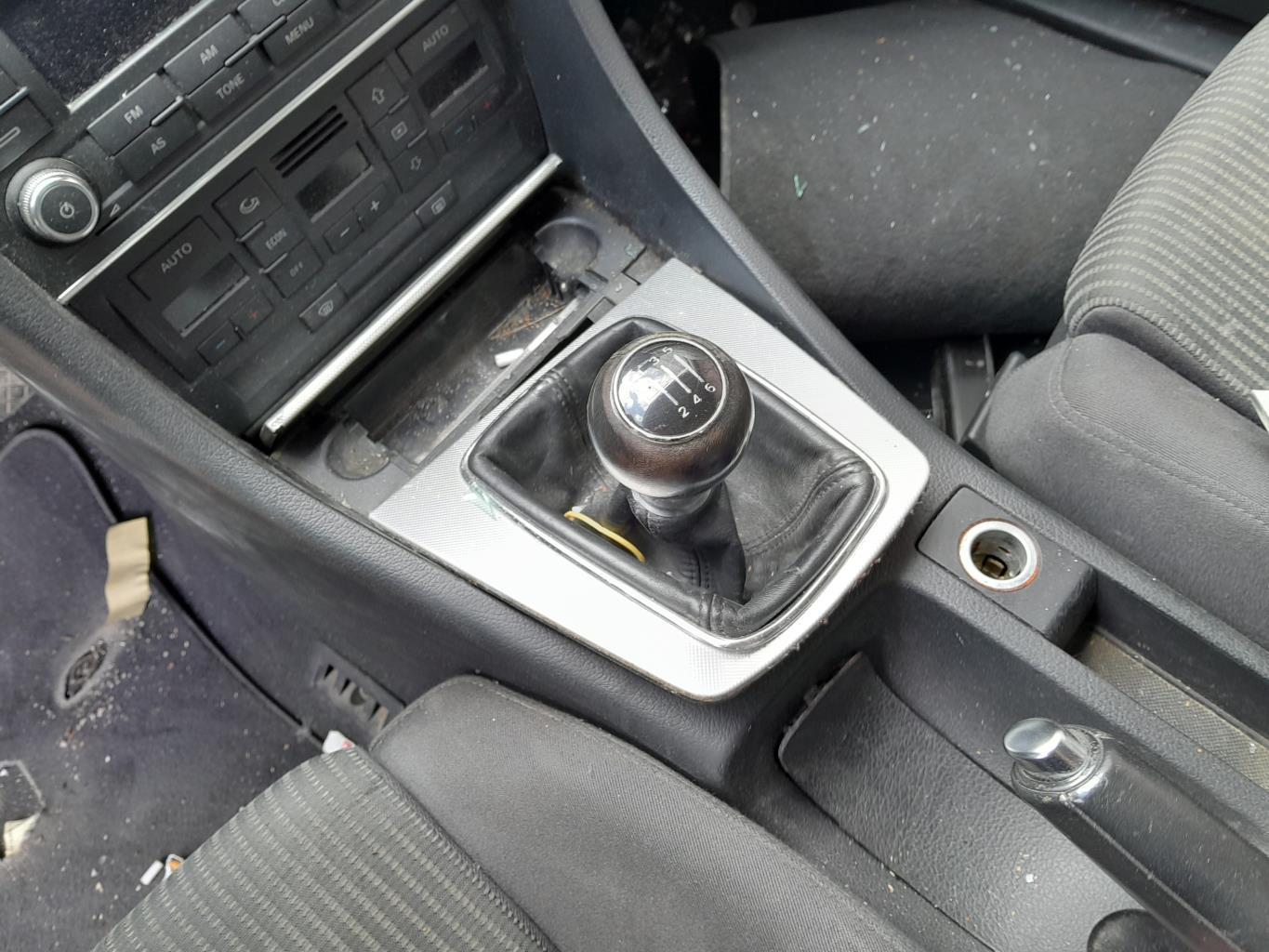 Pommeau de vitesses AUDI A4 2 AVANT PHASE 2 BREAK Diesel - 1