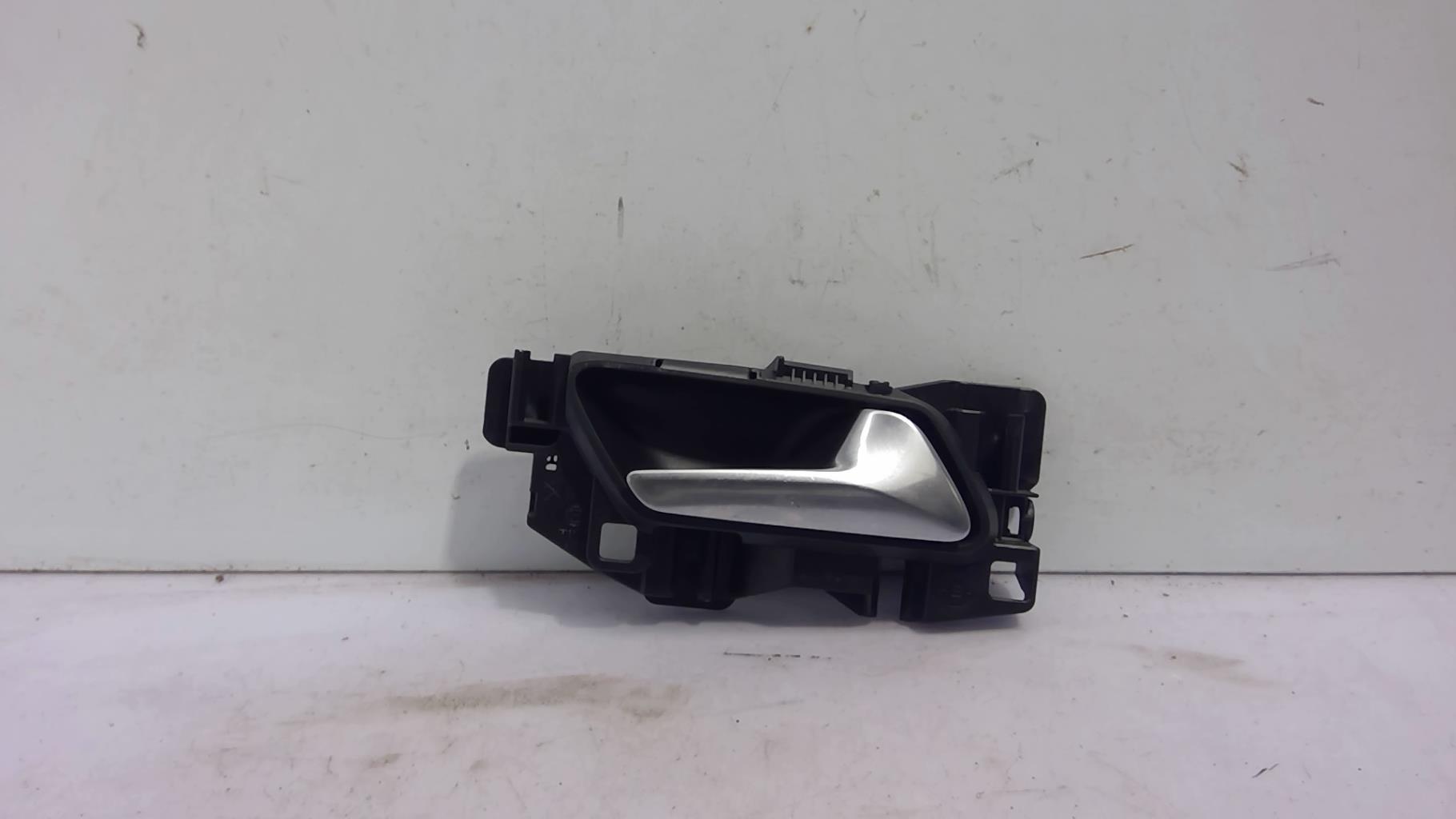 Poignee porte arriere droit PEUGEOT 308 2 PHASE 1 Diesel - 1