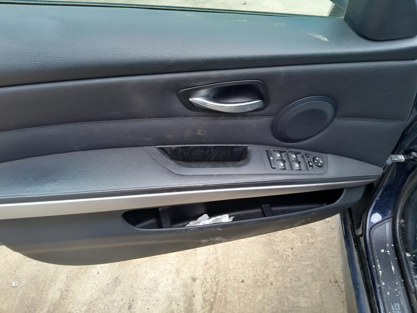 Poignee interieur avant gauche BMW SERIE 3 E91 TOURING PHASE 1 BREAK Diesel - 1