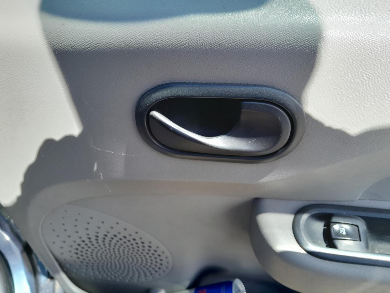 Poignee interieur avant droit RENAULT TWINGO 2 PHASE 1 Essence - 1
