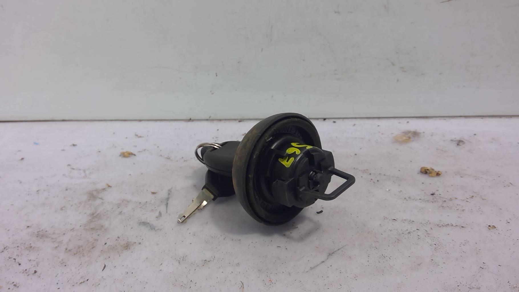 Bouchon de carburant RENAULT CLIO 2 PHASE 1 Essence - 1
